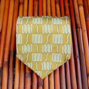 EUC CARLO PALAZZI Gold/Yellow Swirl Multiple Level 100% Silk Tie